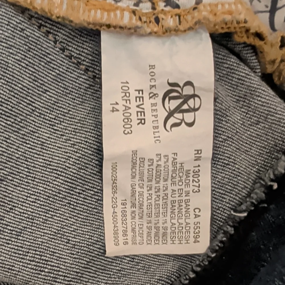 Rock & Republic Women's Jean Shorts Size 14 - Picture 6 of 7